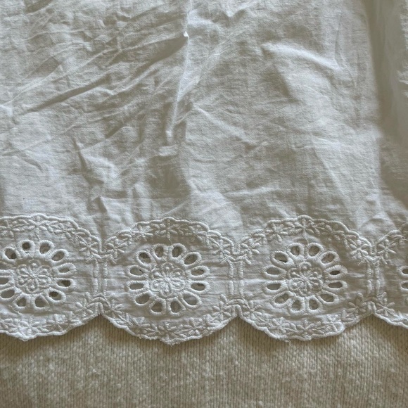 White Embroidered Button Up Top 🧺 - Picture 2 of 6